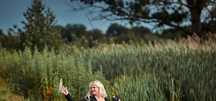 Tumačenje snova o pecanju, zašto žena sanja da peca sa štapom za pecanje ili rukama